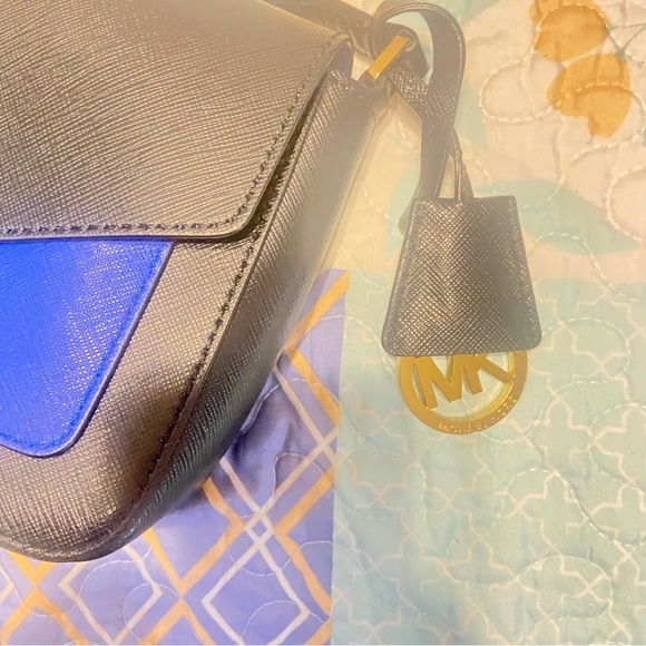 Michael Kors Greenwich Bicolor Slap Flap Leather Crossbody Bag - Picture 13 of 16